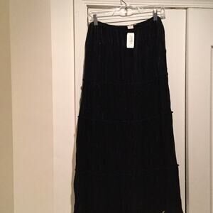 Gracie black. Crushed velvet sequined skirt L NWT